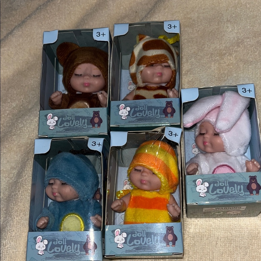 Doll lovely lot of 5 New
